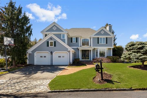 14 Meadow Ln, Manhasset, NY, 11030-3929 | Card Image