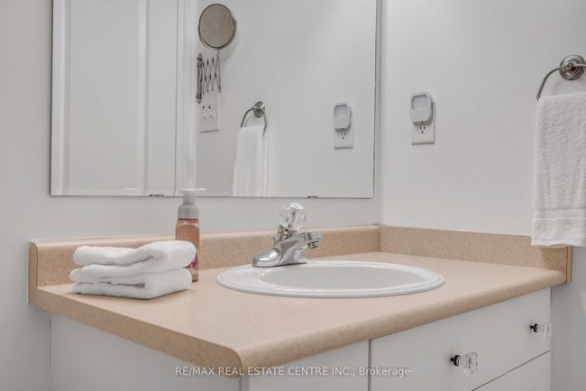 808 Mckay Cres, House attached with 3 bedrooms, 3 bathrooms and 2 parking in Milton ON | Image 31