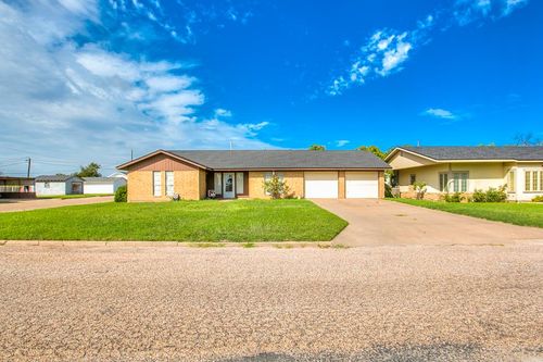 401 N 3rd St, Ballinger, TX, 76821-5035 | Card Image