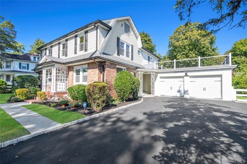 99 Warner Ave, Roslyn Heights, NY, 11577-1025 | Card Image