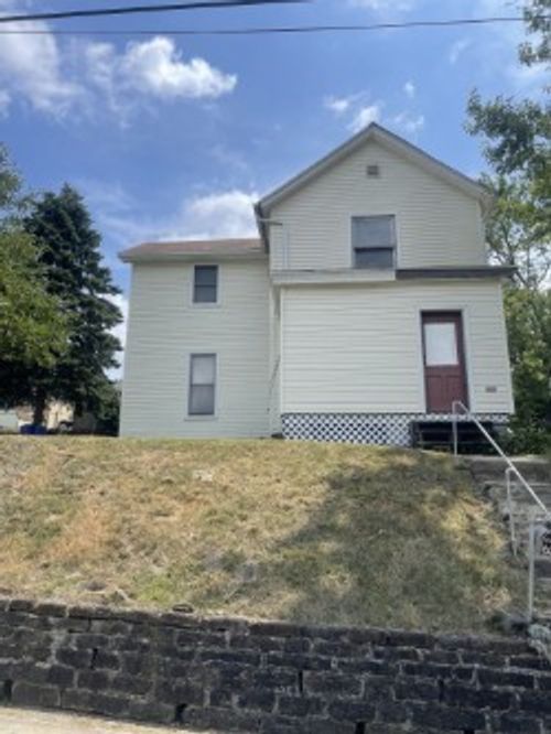 629 Forrest St, New Castle, PA, 16101-4152 | Card Image