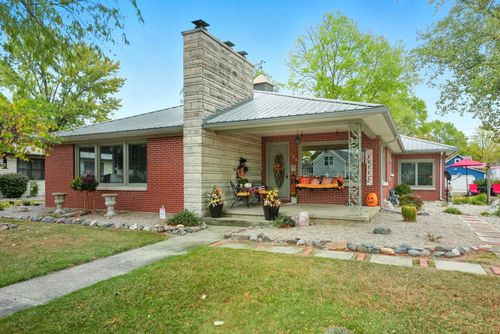 104 N Calhoun St, South Whitley, IN, 46787-1341 | Card Image