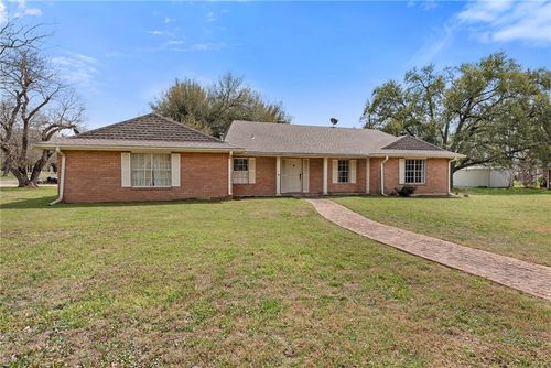 608 E Barton St, Calvert, TX, 77837-7526 | Card Image