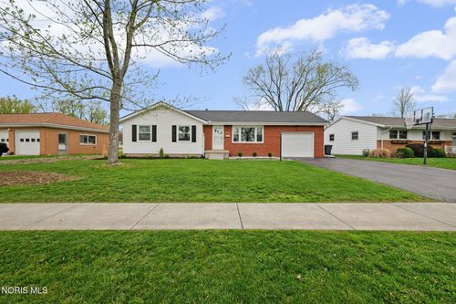 2418 Hollybrook Dr, Findlay, OH, 45840-3939 | Card Image