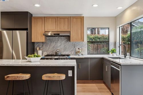 209 Cumberland Ct, Alameda, CA, 94502-6454 | Card Image