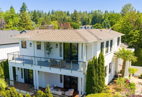606 10th Ave, Kirkland, WA, 98033-5613 | Card Image