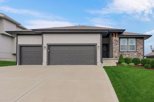 19526 W 116th St, Olathe, KS, 66061-6693 | Card Image