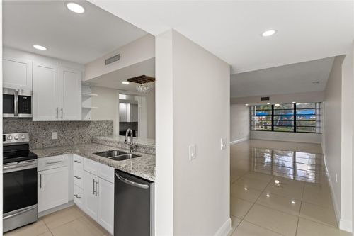 104-1719 Whitehall Dr, Davie, FL, 33324-6971 | Card Image