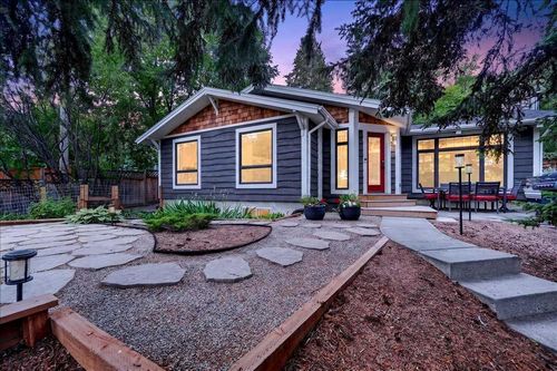 9011 33 Ave Nw, Calgary, AB, T3B1M2 | Card Image