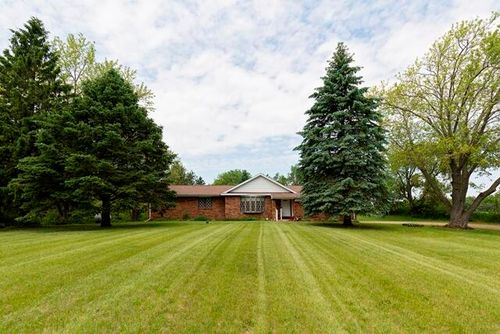 9499 Woodward Rd, Whitewater, WI, 53190-3861 | Card Image