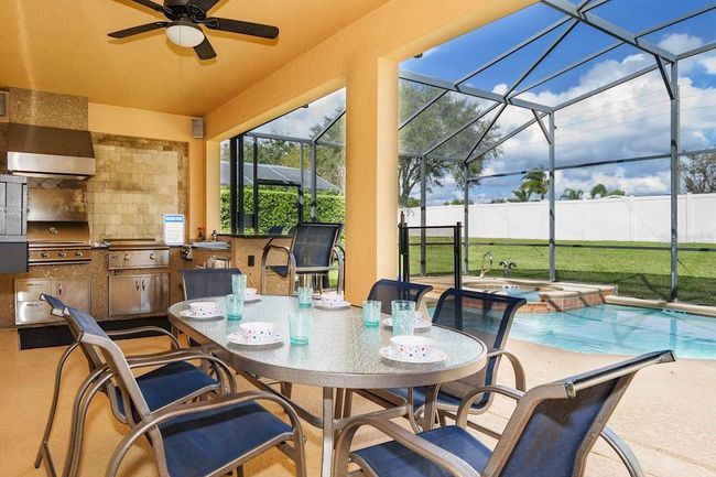 Outdoor Dining view two | Image 9