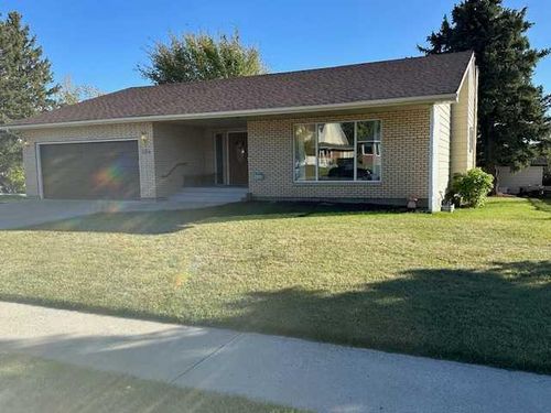 584 2 Ave W, Cardston, AB, T0K0K0 | Card Image