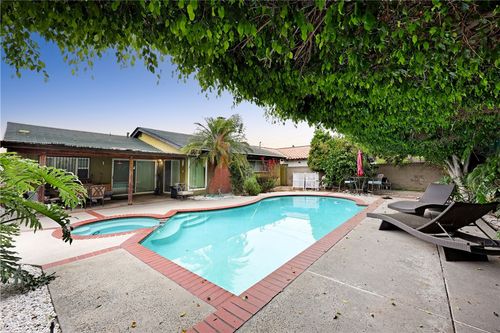 11858 Haro Ave, Downey, CA, 90241-4325 | Card Image