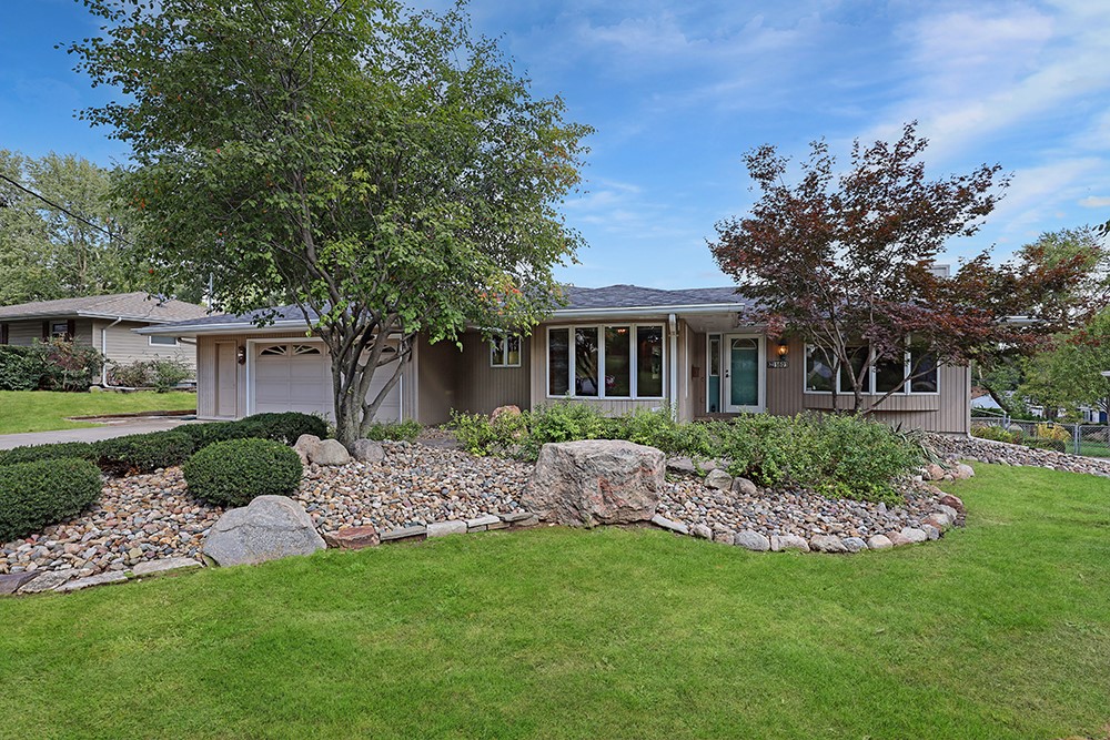 19th Pl, West Des Moines, IA 50265