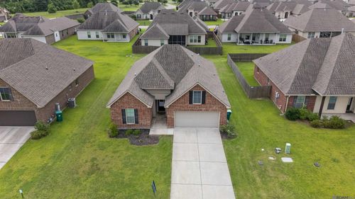8900 Cresson Dr, Denham Springs, LA, 70726-5653 | Card Image