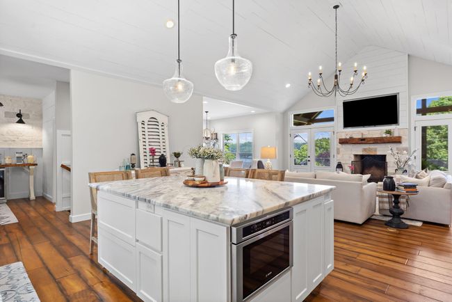 Large island with quartzite top | Image 21