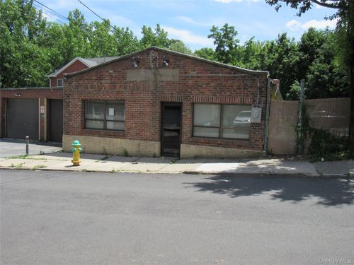 32 Aqueduct St, Ossining, NY, 10562-4104 | Card Image