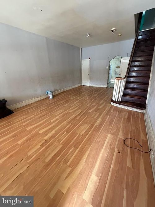 2005 S 9th St, PHILADELPHIA, PA, 19148-2301 | Card Image