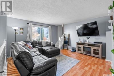 422 Hull Cres, House other with 4 bedrooms, 3 bathrooms and null parking in Saskatoon SK | Image 2