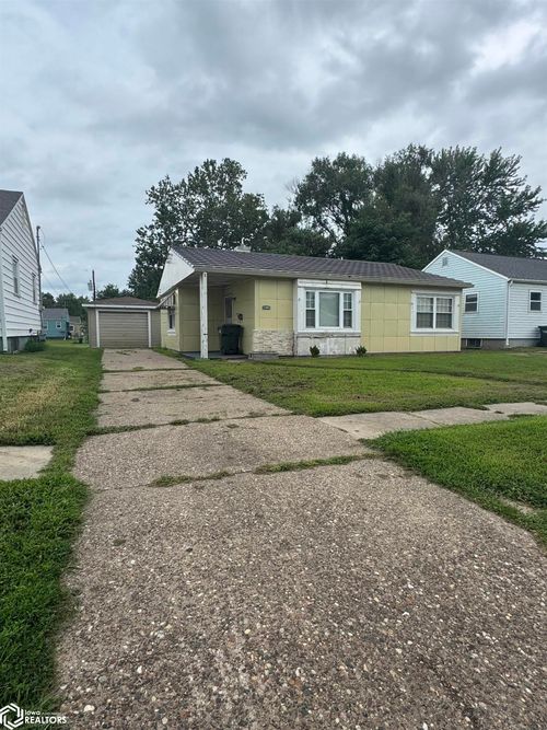 2423 Avenue G, Fort Madison, IA, 52627-3942 | Card Image