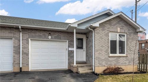 8 Brantdale Ave, Hamilton, ON, L9C1B7 | Card Image