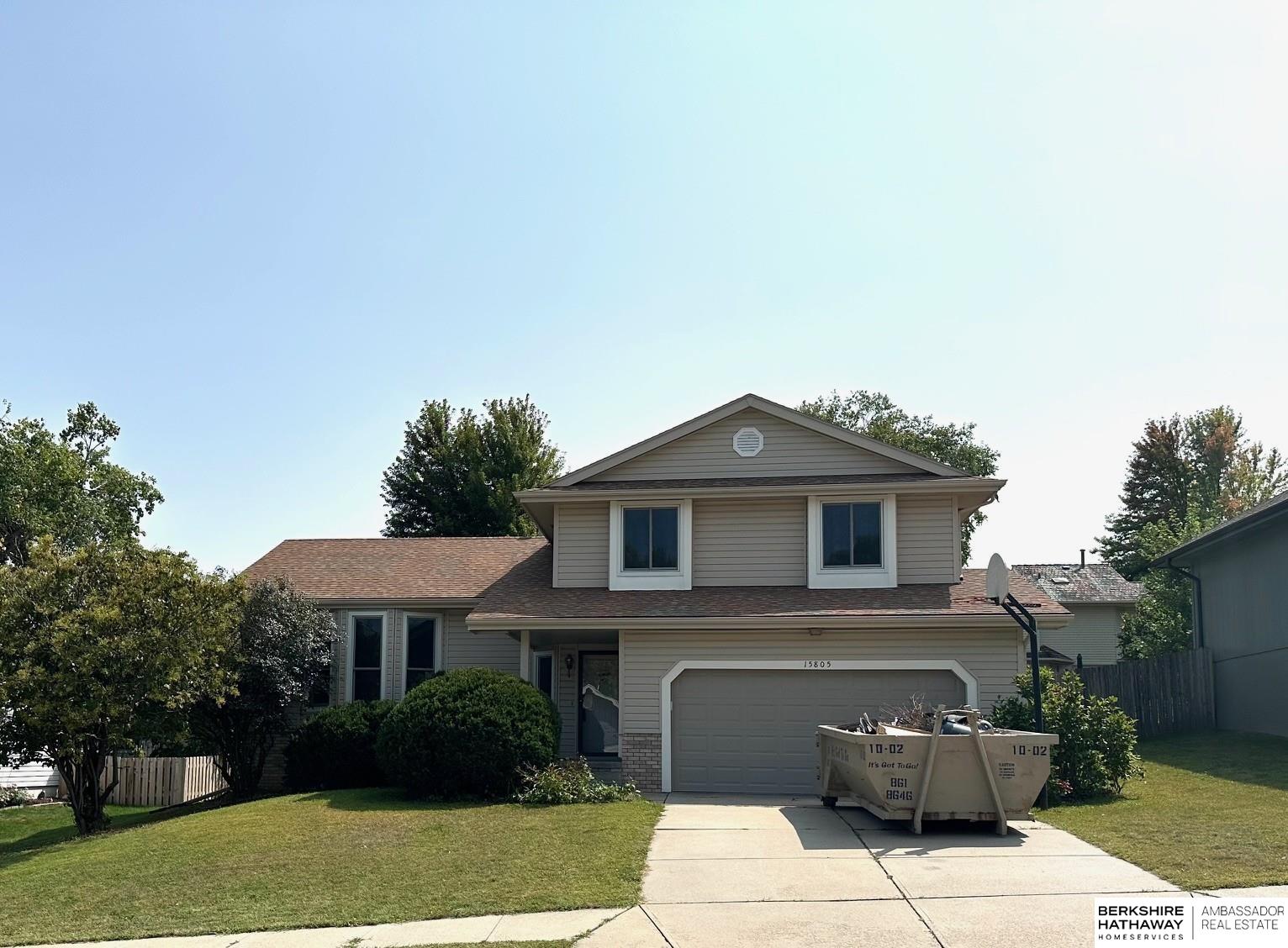 Louis Dr, Omaha, NE 68118