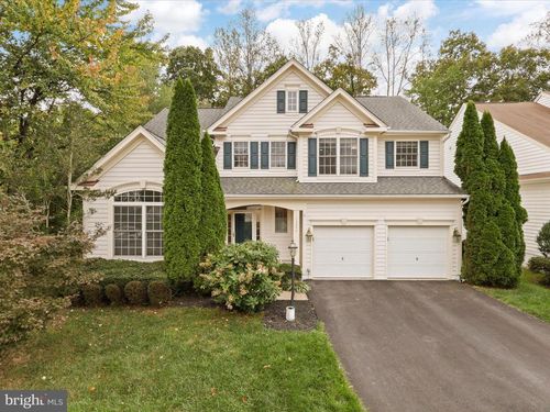 13044 Pilgrims Inn Dr, Woodbridge, VA, 22193-4989 | Card Image