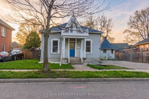 4 Denison Ave, Brampton, ON, L6X1E6 | Card Image