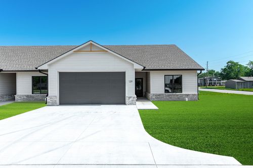 129 N Sheridan Ave, Valley Center, KS, 67147-4807 | Card Image