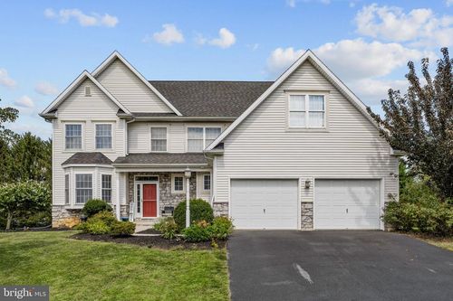 327 Squire Ln, LITITZ, PA, 17543-7680 | Card Image