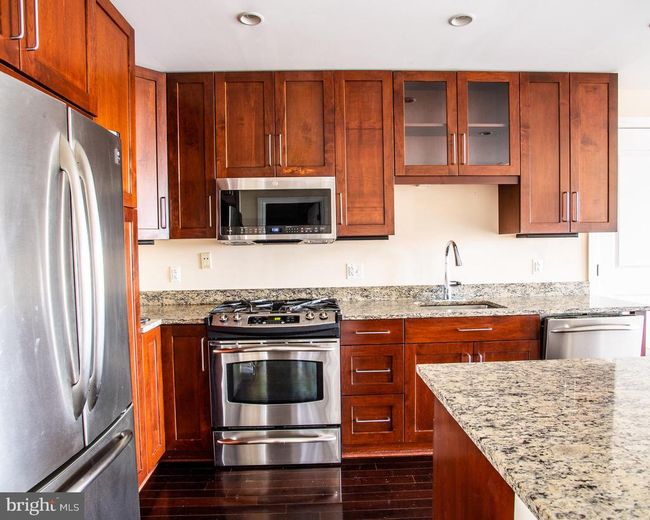 APT-1608 - 8220 Crestwood Heights Dr, Condo with 2 bedrooms, 2 bathrooms and null parking in MCLEAN VA | Image 5
