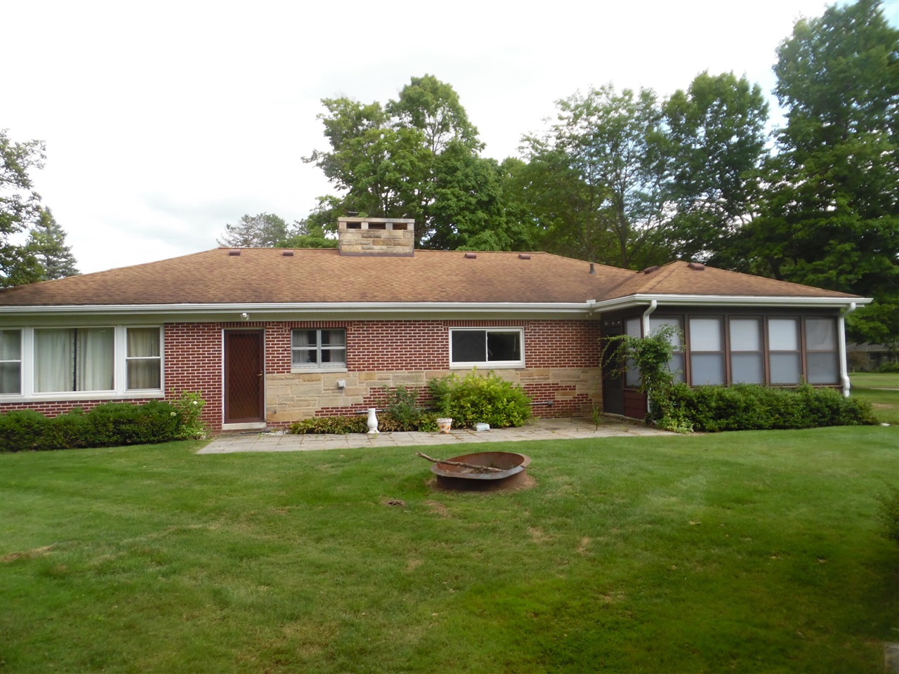 Manor Dr, Albion, MI 49224
