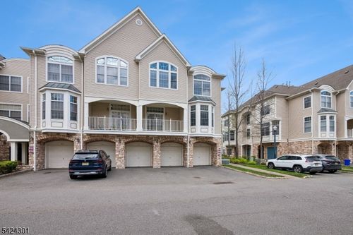816 Kensington Ln, Livingston, NJ, 07039-8251 | Card Image