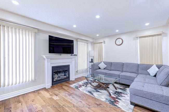 27 Beresford Cres, House other with 5 bedrooms, 4 bathrooms and 4 parking in Brampton ON | Image 9