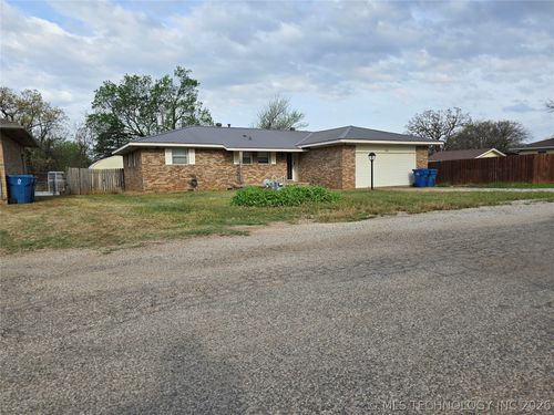 1705 3rd St, Pawnee, OK, 74058-5029 | Card Image