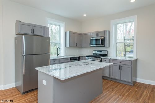 124 Main St, Newton, NJ, 07860-2260 | Card Image