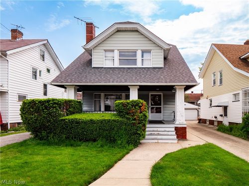 2077 Wyandotte Ave, Lakewood, OH, 44107-6135 | Card Image