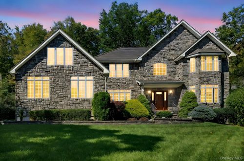 4 Hamlet Way, East Fishkill, NY, 12533-5361 | Card Image