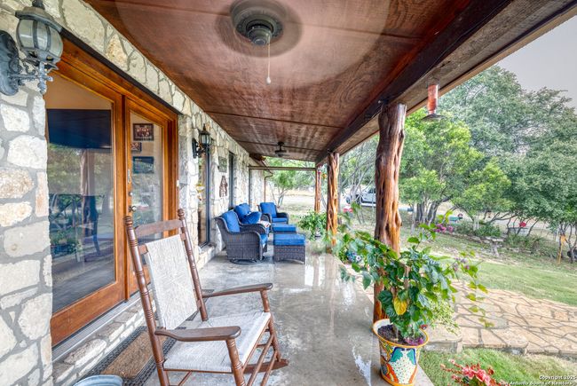 457 N Tomahawk Way, House other with 4 bedrooms, 3 bathrooms and null parking in Concan TX | Image 7