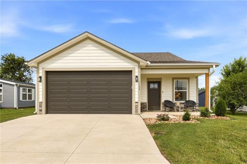 1102 Ne White Oaks Ln, Oak Grove, MO, 64075-5110 | Card Image