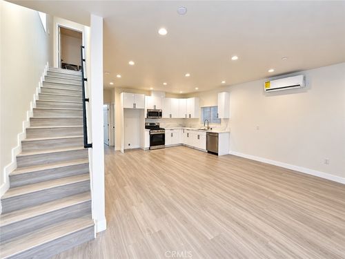 7021 Jamieson, Reseda, CA, 91335 | Card Image