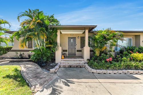 4864 Lake Charles Dr N, KENNETH CITY, FL, 33709-3643 | Card Image