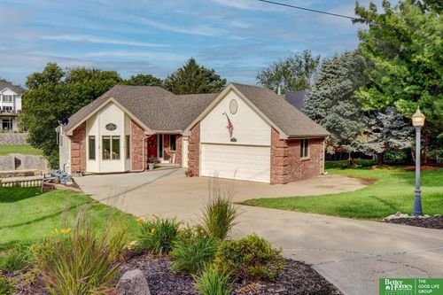 8883 Verdon Cir, Plattsmouth, NE, 68048-4815 | Card Image