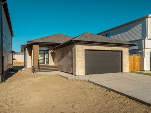425 Blackwolf Blvd N, Lethbridge, AB, T1H7J5 | Card Image