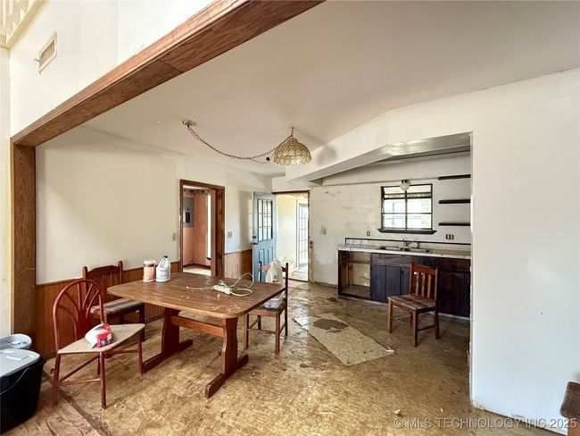 DINING AND KITCHEN | Image 6