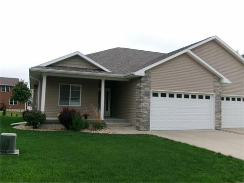 2907 W 3rd St, Cedar Falls, IA, 50613-1837 | Card Image