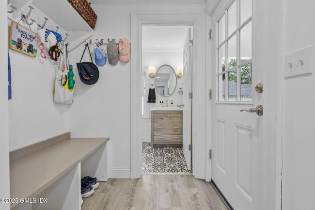 Mud room/Powder room | Image 6