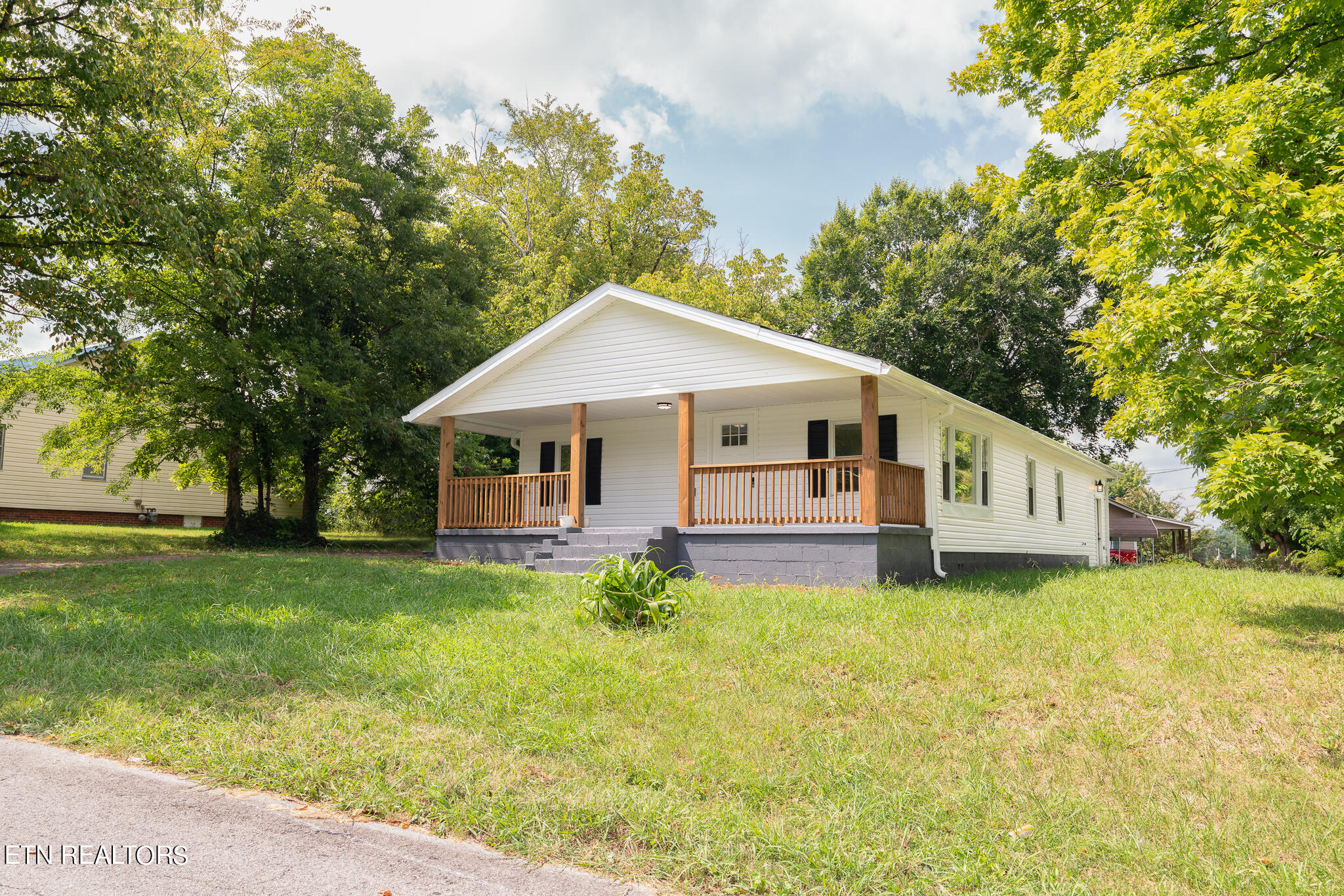 Richardson St, Athens, TN 37303