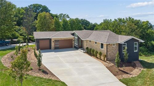 5870 Chateau Ct, Parkville, MO, 64152-3407 | Card Image