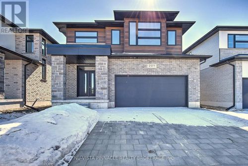 2577 Buroak Drive, London North (North S), ON, N6G3W1 | Card Image